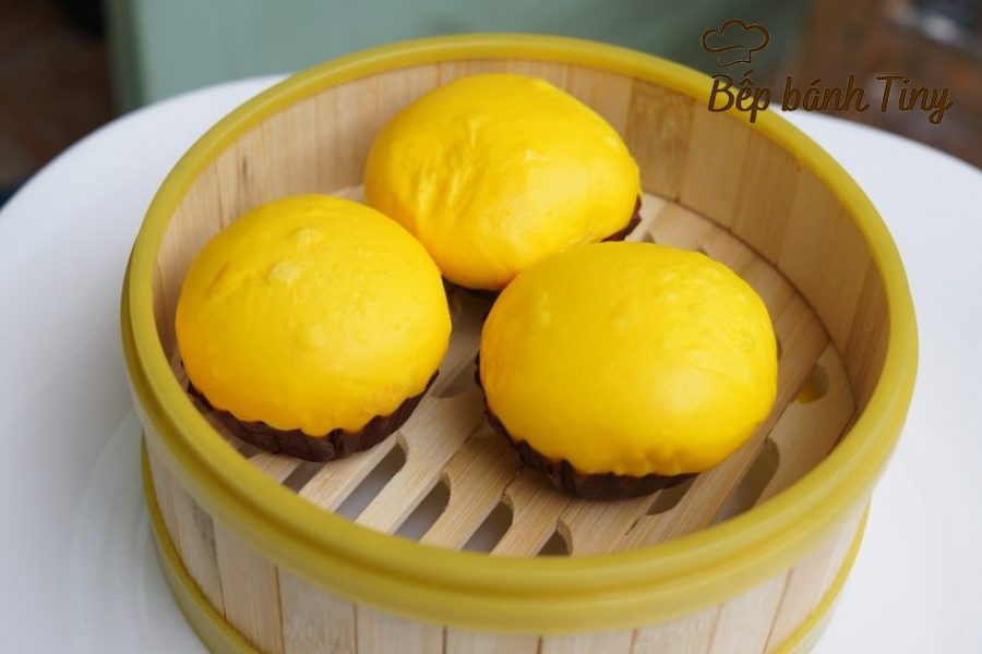 Bánh bao màu vàng trứng